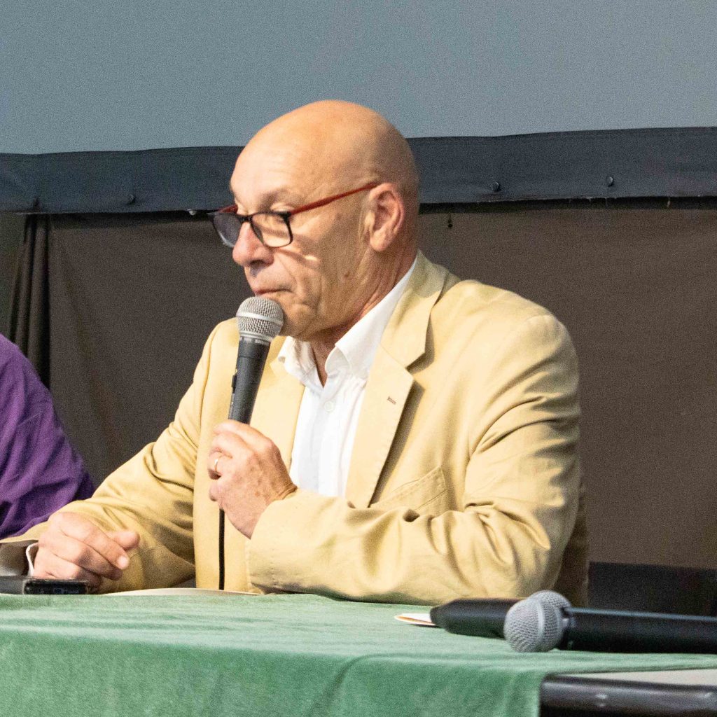 Ouverture du congrès de Loudéac. De gauche à droite, C. Berthou-Ballot (SHAB), B. Le Bescaut (maire de Loudéac), G. de Longuemar (Sté Emulation 22). Photo : FB