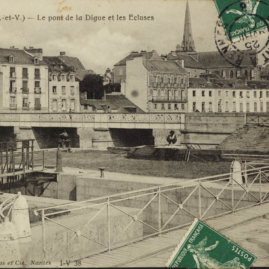 Redon, pont de la digue, écluse, canal, la Vilaine. http://www.collections.musee-bretagne.fr/ark:/83011/FLMjo157533