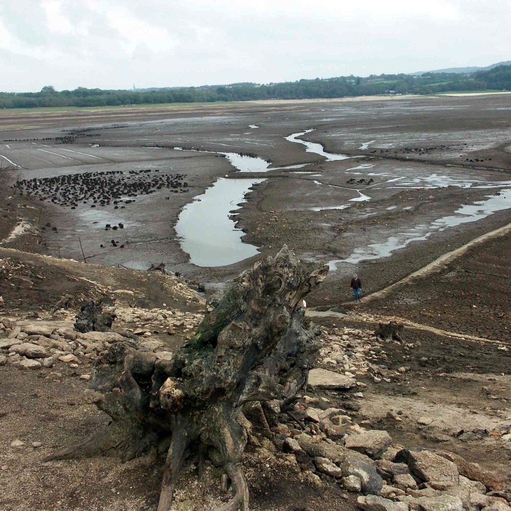 Le lac du Drennec en Commana, asséché en 2019 pour des travaux sur le barrage. Photo : FB
